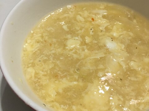 ホッと温まる…卵のピリ辛中華スープ